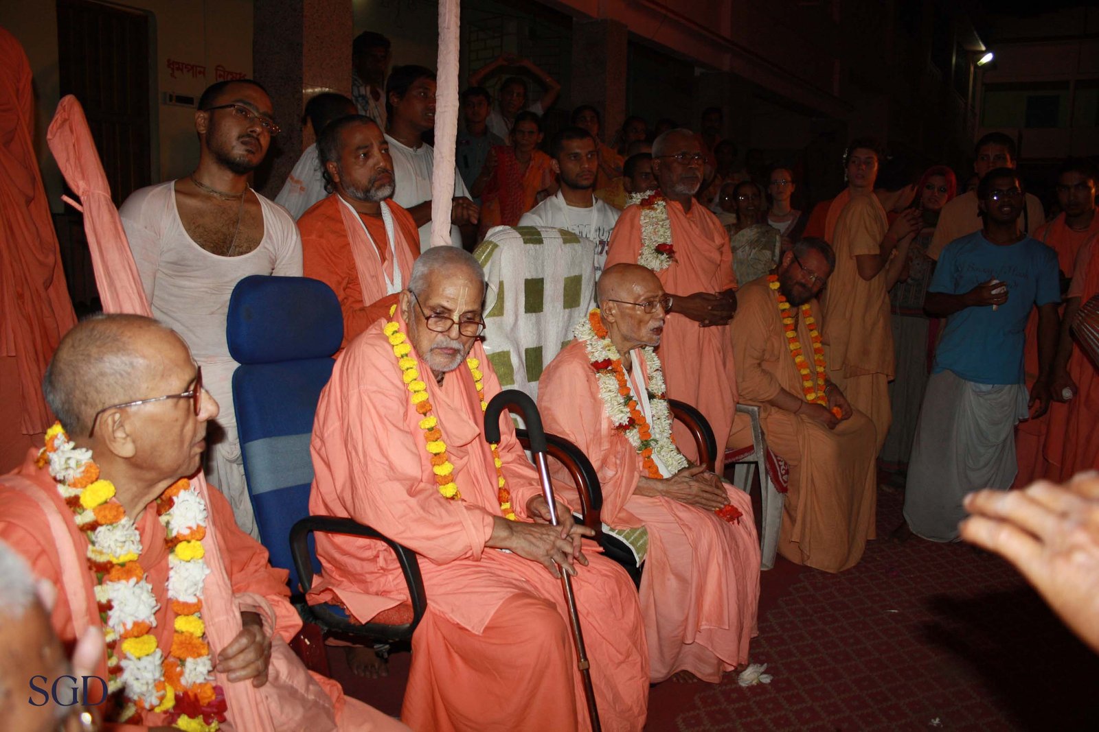 उनकी अपूर्व ADJUSTMENT